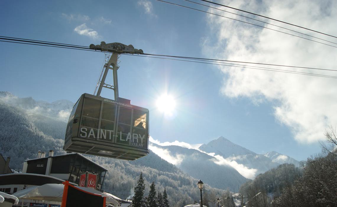 Téléphérique rejoignant la station de Saint Lary