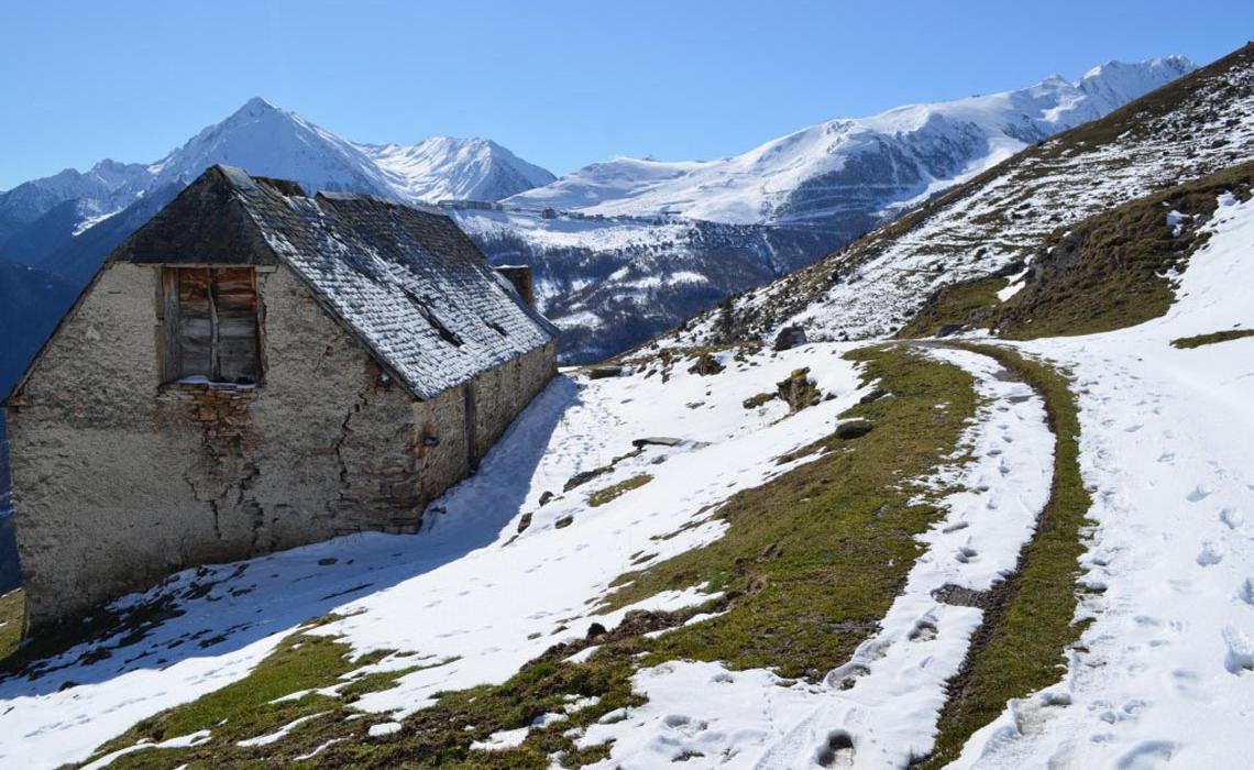 Randonnée entre neige et soleil