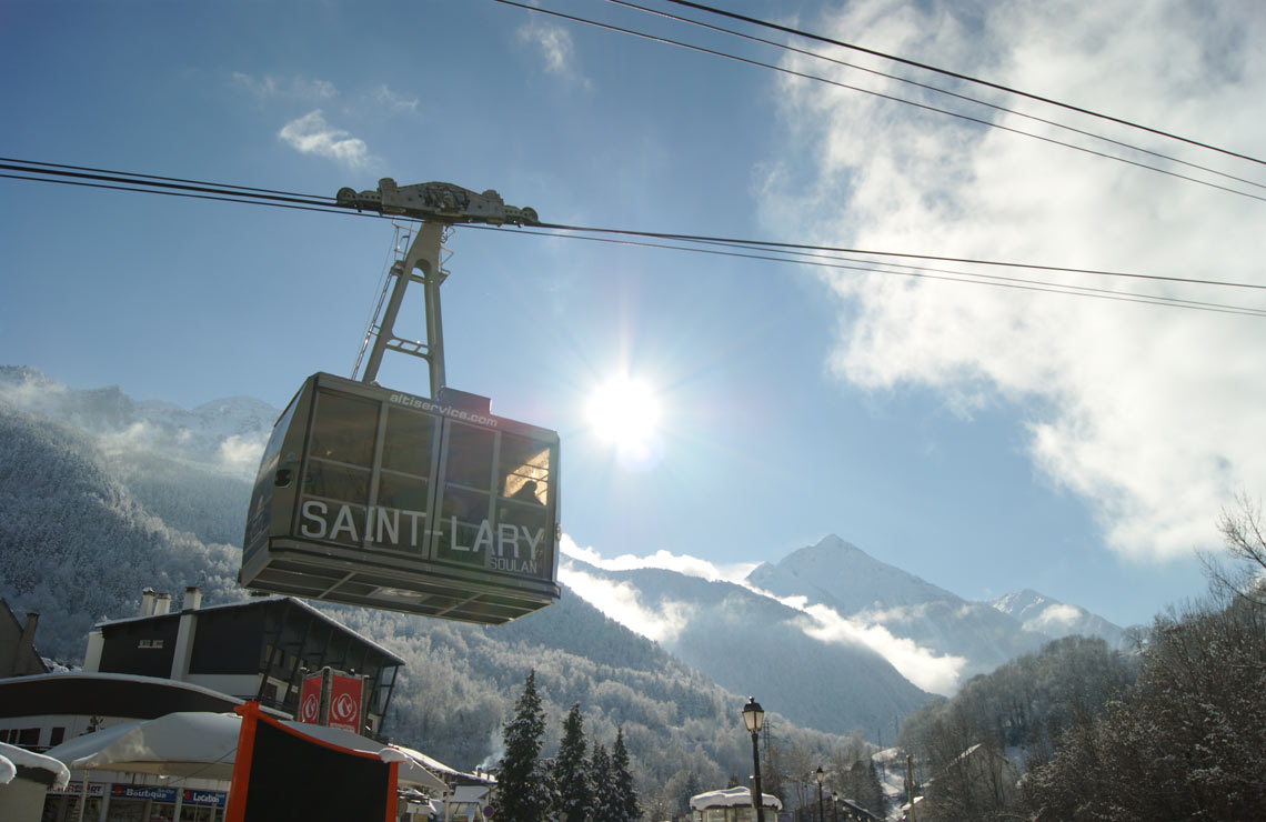 Cable car to Saint Lary station